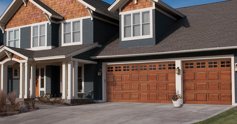CLOPAY Classic Wood